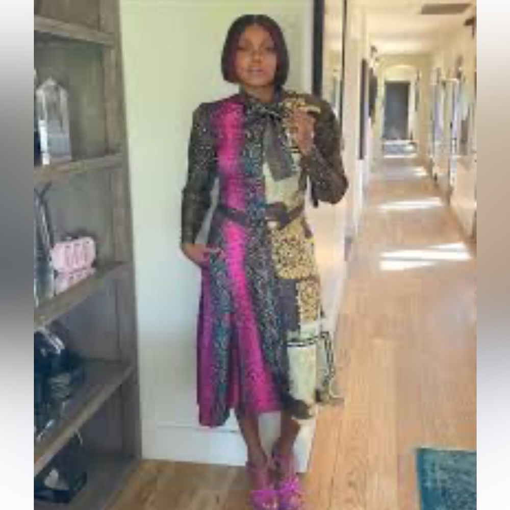 Versace Silk-Blend Midi Dress in Fuchsia and Gold Patchwork - Picture 10 of 10